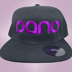 DANA – Black snapback cap – Big logo embroidered in purple