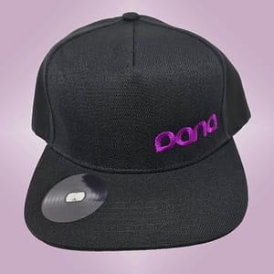 DANA – Black snapback cap – Logo embroidered in purple